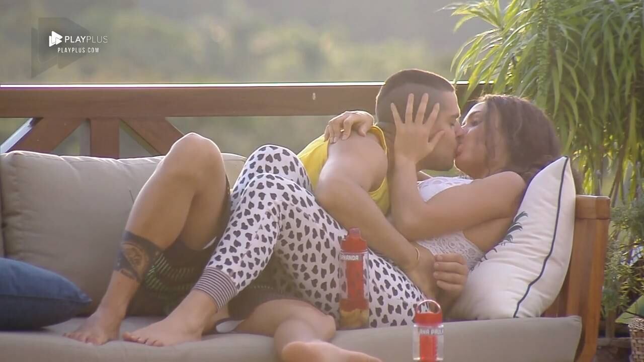 beijo fernanda e caique 