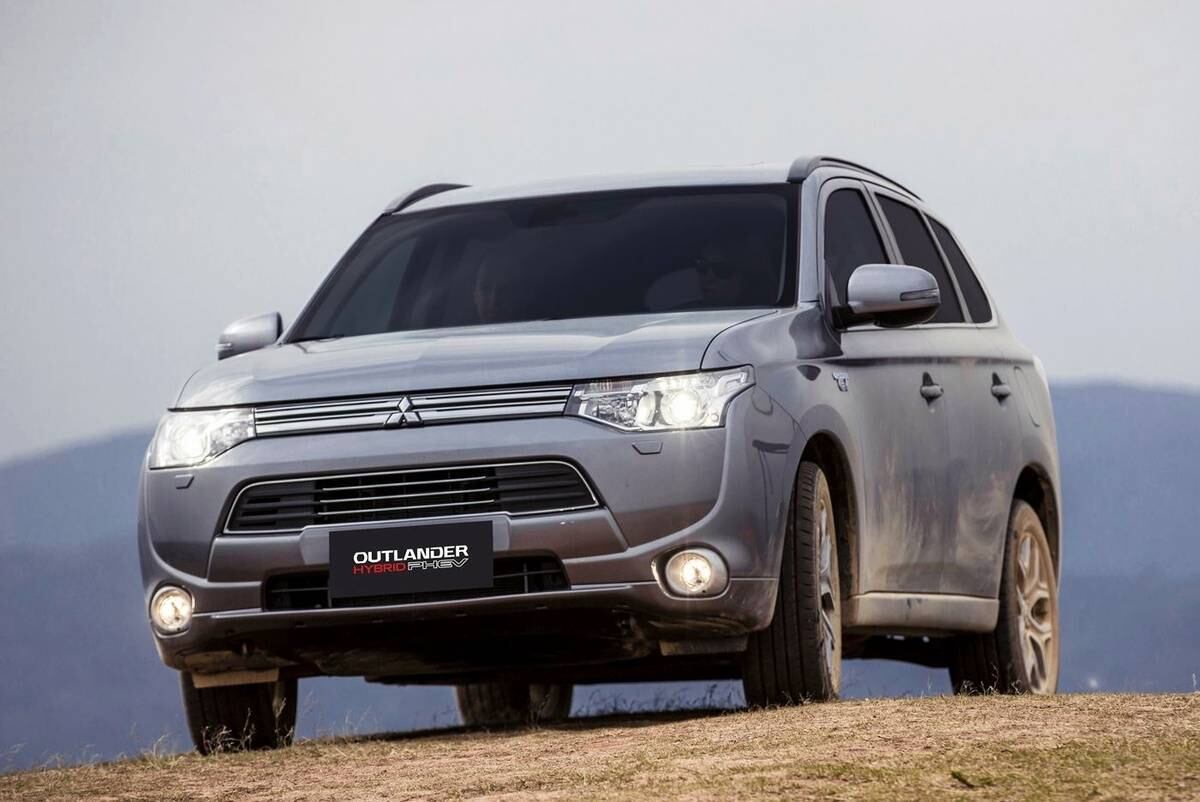 A Mitsubishi aproveitará o Salão do Automóvel de São Paulo para lançar
o primeiro primeiro SUV 4×4 híbrido do mercado brasileiro. Se trata do
Outlander PHEV, que chega às lojas antes do final do ano custando algo
em torno de R$ 190 mil, pois não se valerá da isenção de imposto de importação para híbridos, recém anunciada pelo CAMEX. LEIA MAIS

Saiba tudo sobre carros! Acesse www.r7.com/carros