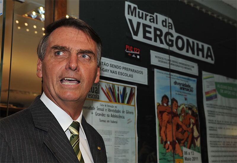 O deputado conservador Jair Bolsonaro (PP-RJ) ficou conhecido internacionalmente por suas declarações polêmicas em relação aos gays. Em outubro, ele poderia gastar R$ 26,7 mil da cota parlamentar, mas usou R$ 1.292, sendo R$ 474 com passagens de avião