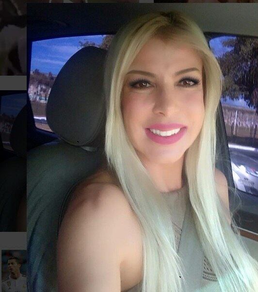 Em relação a intervenções cirúrgicas, a eliminada da semana confessou ter apenas silicone nos seios. São 320 ml em cada um.

— Estou com 42 anos e dando show em qualquer menininha
de 20. E ainda me criticam...[risos]


