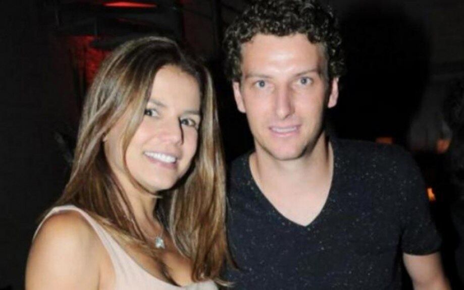 Elano e Nívea Stelman. Em 2011 o jogador e a atriz viveram um relacionamento conturbado, que inclusive, foi parar na Justiça. Nívea atriz acusou o jogador de escalar o muro de