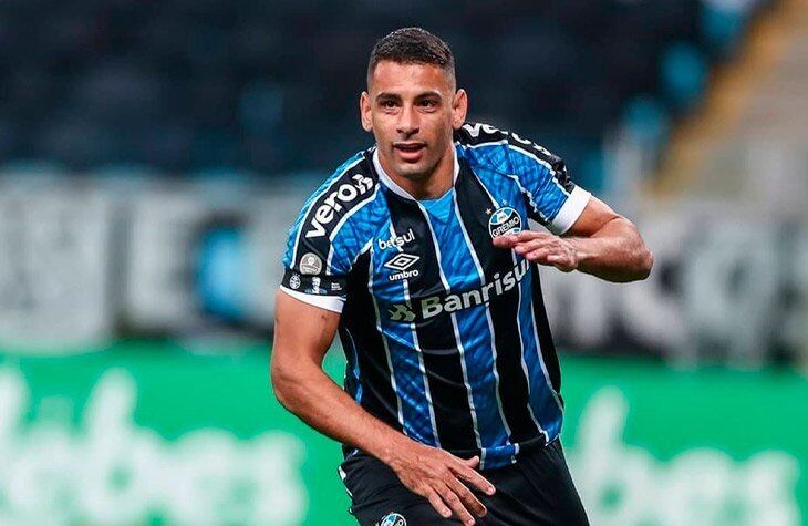 O centroavante foi o quarto maior artilheiro do ano de 2021. Diego Souza também não conseguiu evitar o rebaixamento do Grêmio, mas marcou dez vezes no Brasileirão