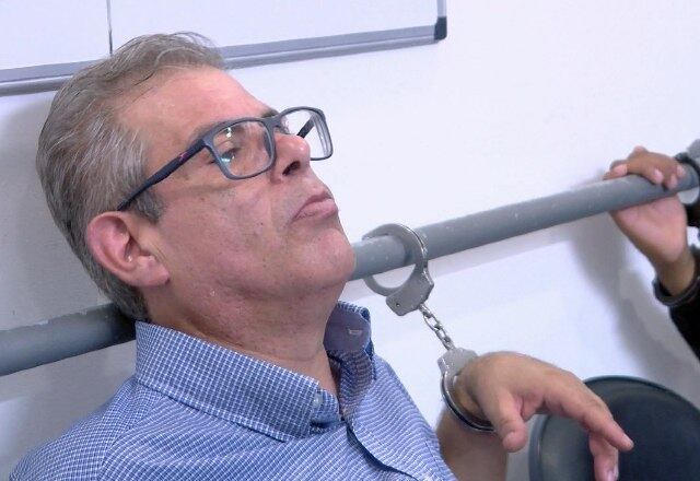 Ainda no mesmo episódio, cães farejadores apontam
mala de passageiro russo com destino à Europa. O conteúdo descoberto dentro da
bagagem é bastante inusitado