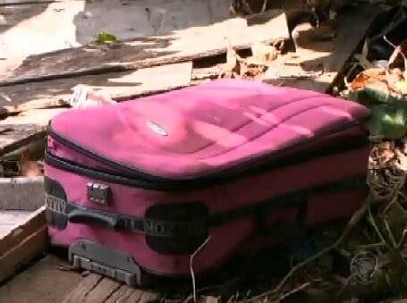 Em março deste ano, um morador de Manaus foi surpreendido ao encontrar duas
malas em um matagal, com partes do corpo de uma mulher. A vítima, de 66 anos, foi
identificada pelo filho