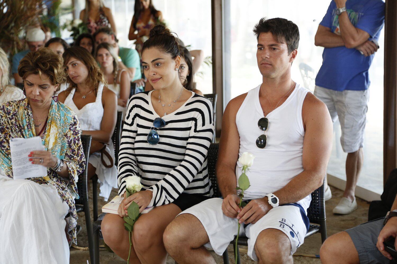 Juliana Paes aparece ao lado do marido