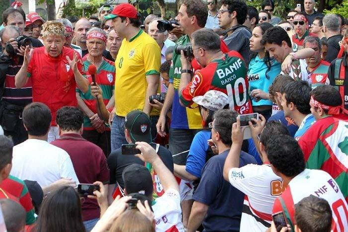 Intitulado “Diga não ao tapetão”, a manifestação contou com a aceitação de simpatizantes dos times rivais. Camisas de Palmeiras, Corinthians, Santos e até Juventus foram comuns durante a passeata, que teve início no quarteirão do Museu de Arte de São Paulo (Masp)