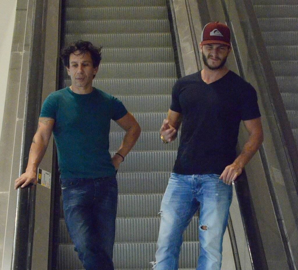 Na noite de terça-feira (18), Klebber Toledo decidiu jantar com um amigo. O ator, que está solteiro desde o término do romance com Marina Ruy Barbosa, esteve em um restaurante japonês