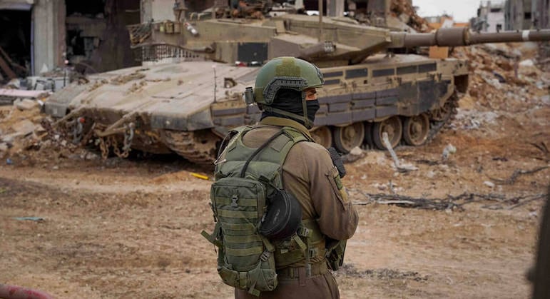 Outros militares estão sofrendo com a mesma infecção, afirma médico