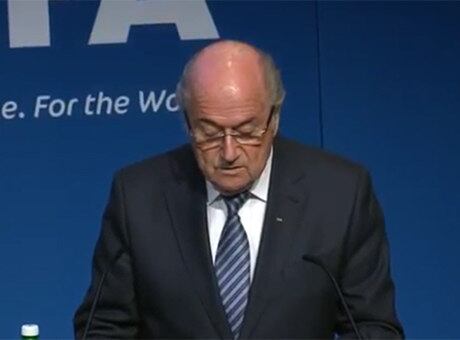 Blatter estuda continuar na presidência da Fifa