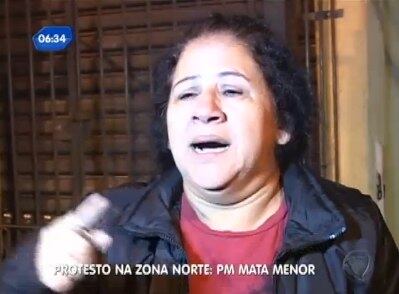 Segundo ela, o garoto não “fazia nada
de errado”.

  


— O erro dele foi só morar em
um bairro pobre. [O policial] simplesmente mirou no peito do meu filho e
atirou