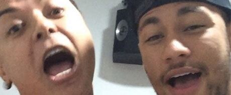 Neymar é um dos boleiros mais próximos de David Brazil. O promoter, inclusive, frequenta a casa do craque em Santos, e é companheiro das cantorias