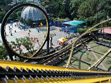 Ainda no antigo Playcenter, 16 pessoas ficaram feridas após um acidente na montanha-russa Looping Star. O brinquedo se deslocava  a uma velocidade de 90 km/h e tinha altura de 23 metros. O trajeto de 592 metros é percorrido em menos de dois minutos