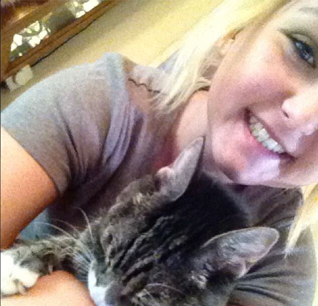 A
jovem teve sua mãe, Christina , e seu irmão de oito anos capturados por
DiMaggio. O trio foi mantido em uma garagem em Boulevard, Califórnia (EUA)