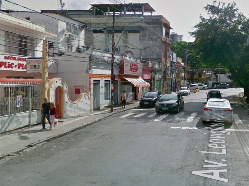 De acordo com testemunhas, uma viatura da PM frustou a ação dos bandidos