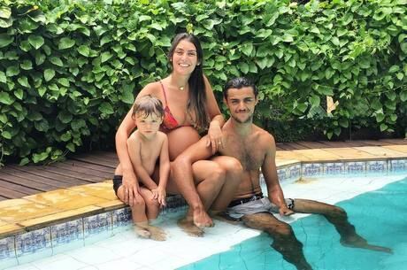 Mariana Uhlmann e o marido, Felipe Simas