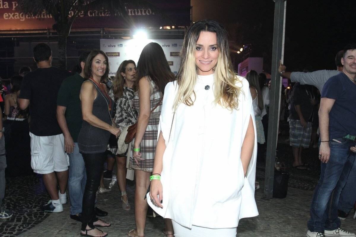 Suzana Pires caprichou na produção e foi toda elegante