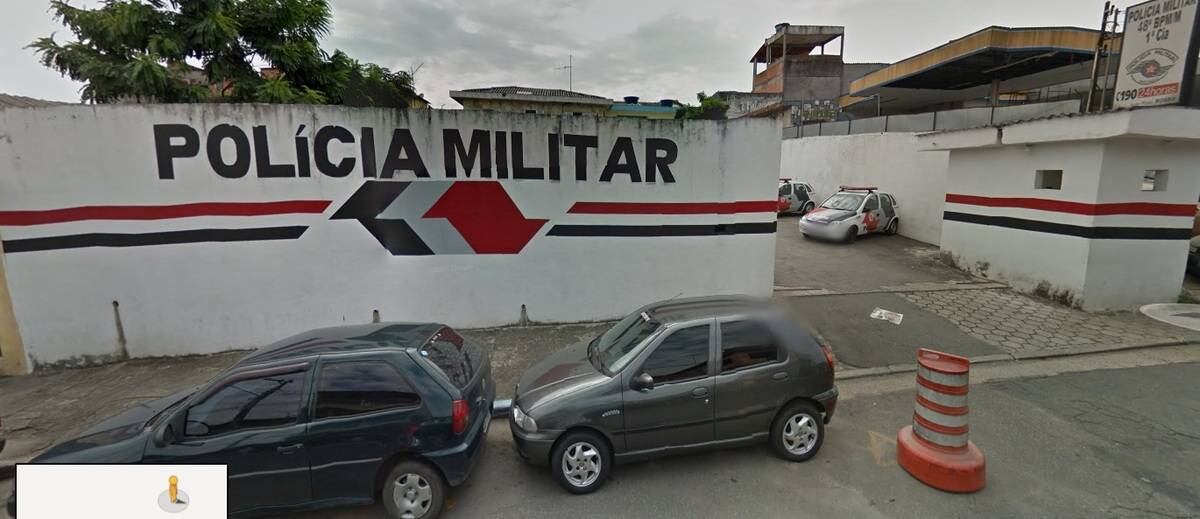 Ao mesmo tempo em que jovens eram baleados em baile funk, motociclistas atiraram contra base da Polícia Militar