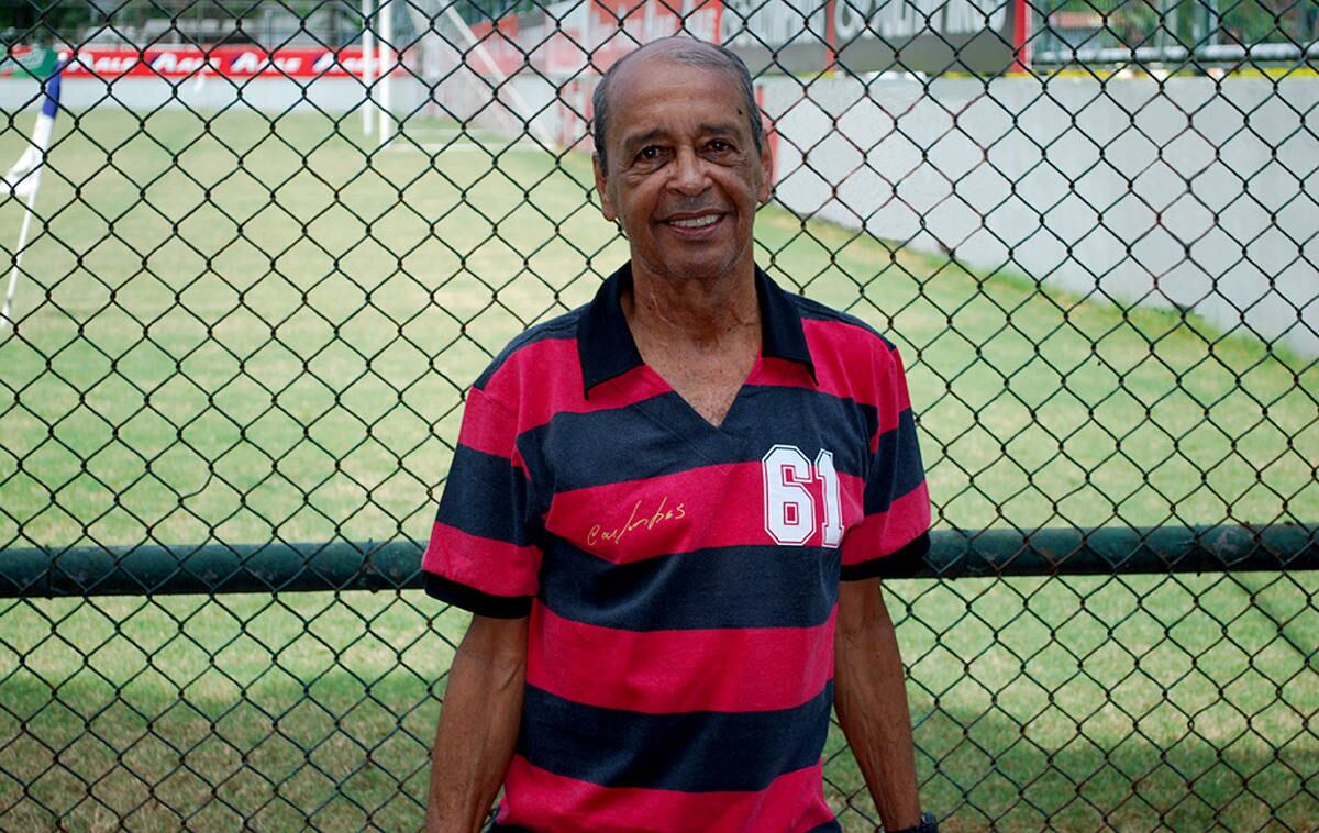 Como treinador do time carioca, Carlinhos foi campeão brasileiro em duas oportunidades: 1987 e 1992. Também conquistou o Campeonato Carioca em 1999 e 2000. Venceu a Copa Mercosul de 1999.