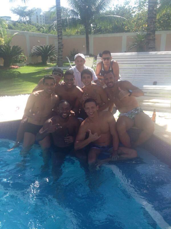 Além de curtir a família, Vagner Love aproveitou para rever
seus amigos 