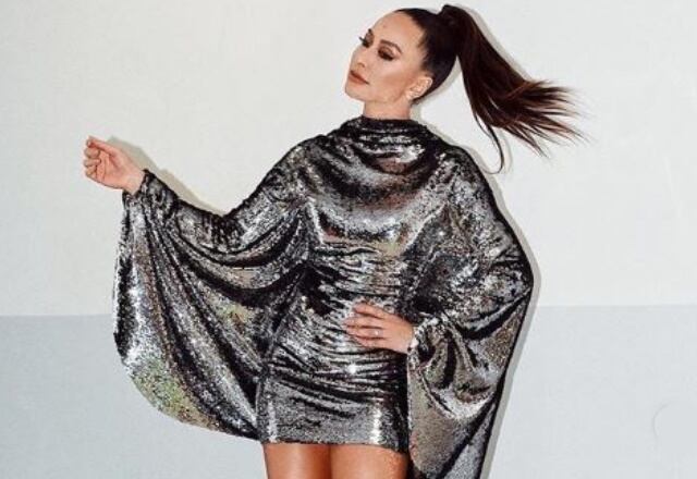 Sabrina iniciou o programa brilhando! Ela encantou a todos com um visual futurista, que esbanjou brilho e valorizou a sua silhueta 