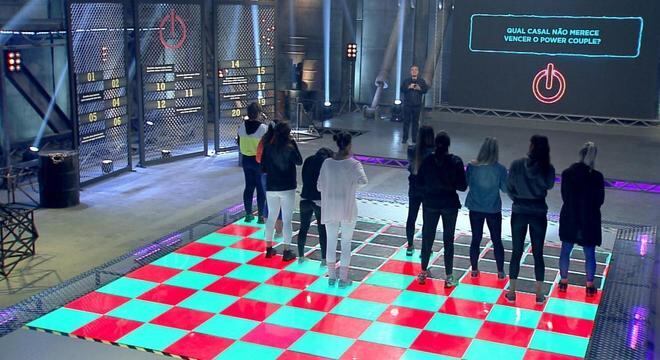 Mulheres terão de mostrar que estão em sintonia com os maridos no jogo