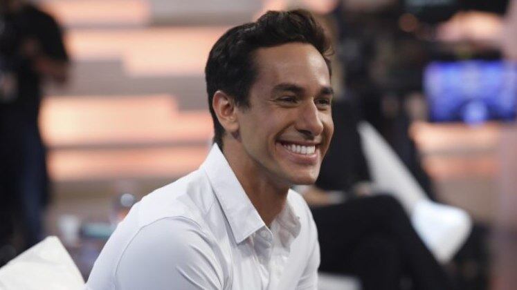 Henrique Martins
Na dinâmica das plaquinhas, o ex-peão atribuiu qualidades e defeitos aos colegas de confinamento. Henrique elogiou Márcia Fu, chamou Lucas de "fofoqueiro" e disparou contra Nadja: "Mascarada e manipuladora". O nadador também surpreendeu ao afirmar que Radamés, seu maior aliado no jogo, está perdido na competição