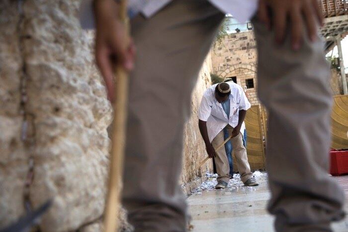 O Muro das Lamentações é
uma estrutura remanescente do complexo do Segundo Templo que foi destruído no
ano 70 d.C