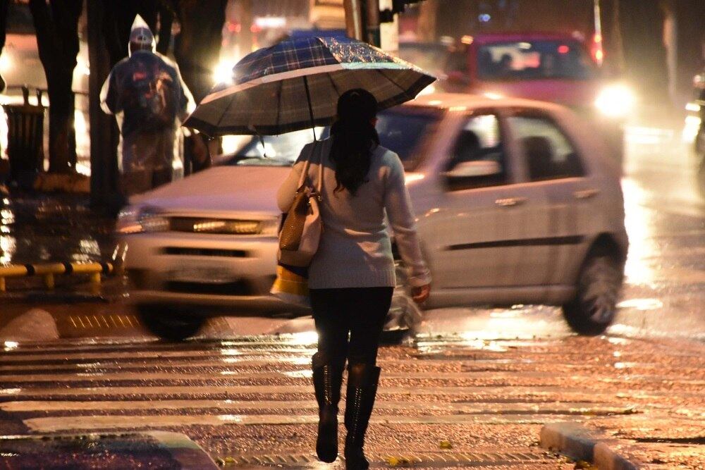 Paulistas enfrentaram chuva na manhã desta terça-feira