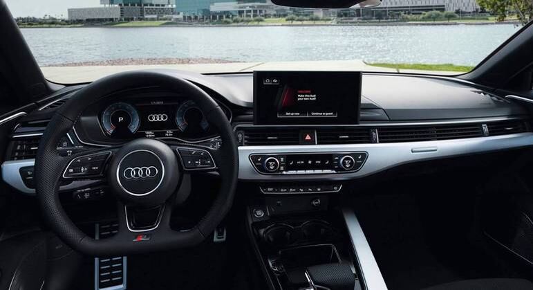 Na versão avaliada o carro custa R$ 304.990, porém com todos os opcionais o valor pode chegar a R$ 332.490