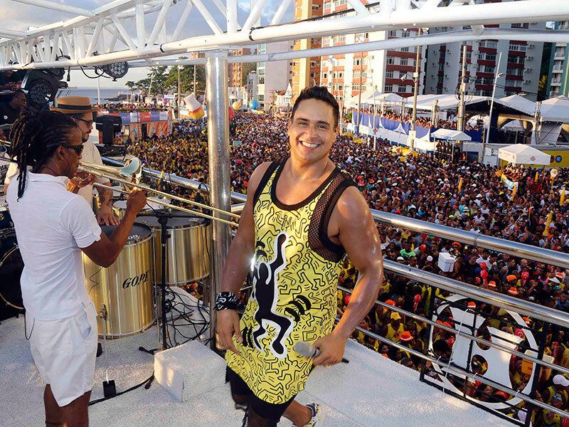 Ninguém ficou parado com a swingueira do Harmonia do Samba