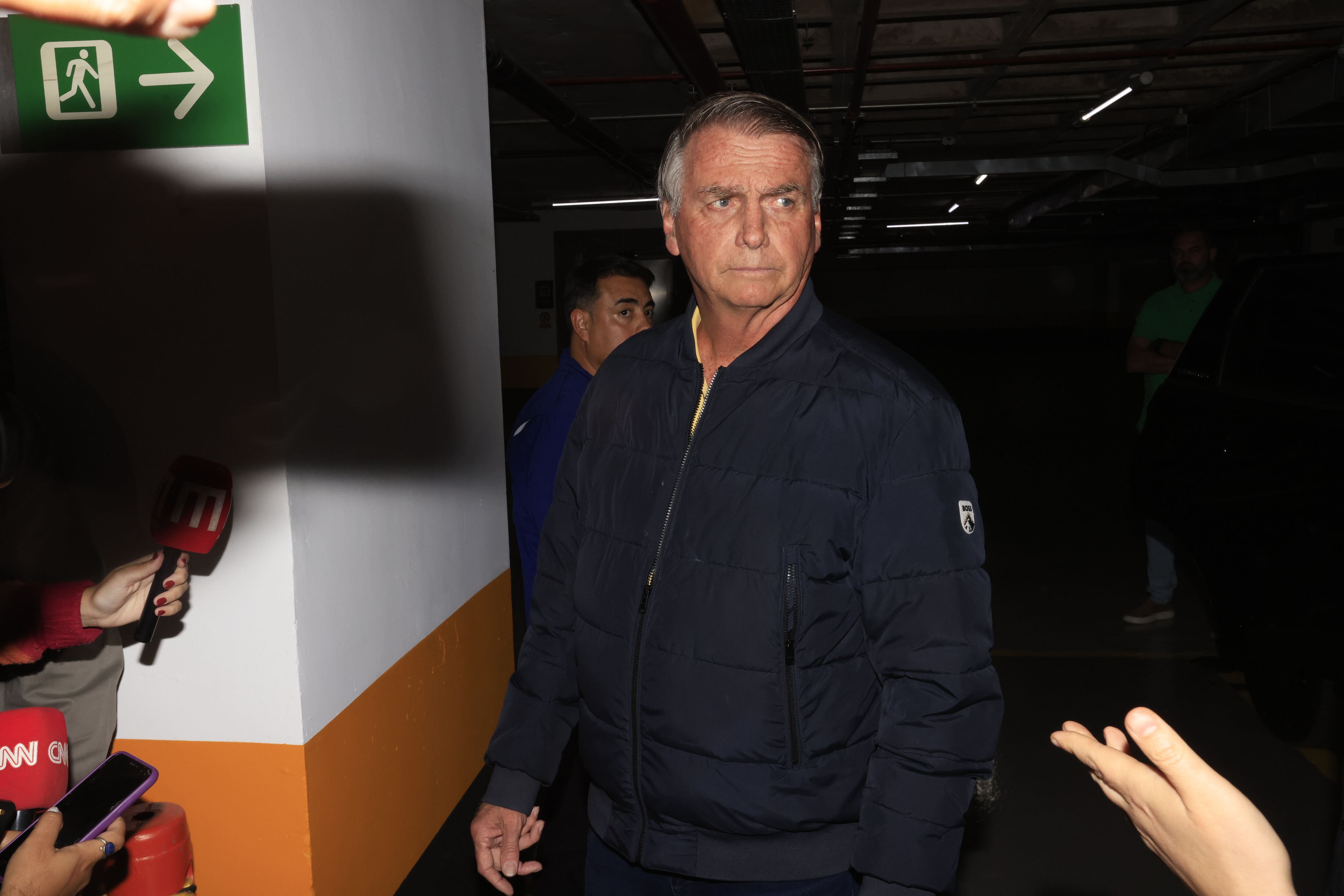 Bolsonaro coloca tornozeleira eletrônica por ordem do Supremo Tribunal Federal