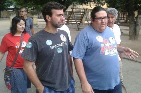 Candidato foi acompanhado por Marcelo Freixo à votação