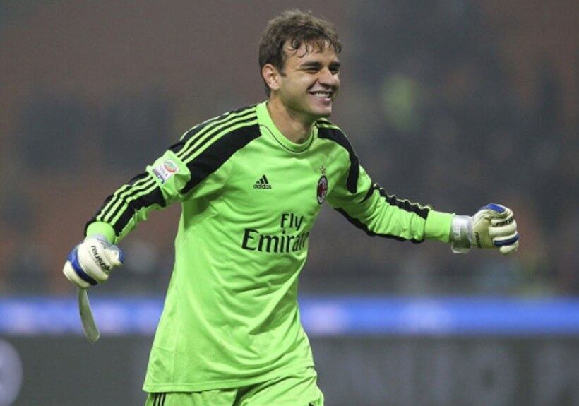 Contratado ainda muito jovem pelo Milan em 2012, o goleiro Gabriel era a esperança dos italianos para a posição. Vindo do Cruzeiro, acabou não recebendo muitas oportunidades, sendo emprestado para clubes de menor expressão da Itália. Seu vínculo com o Milan terminou em agosto deste ano. Disputou apenas 7 e conquistou a Supercopa da Itália (2016). Atualmente defende o Perugia, clube da série B italiana (Foto: Divulgação/Milan)