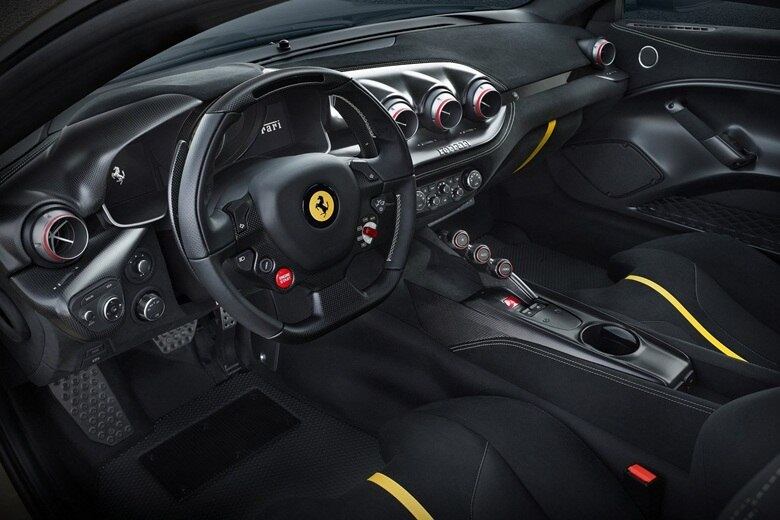 No interior a fábrica manteve o visual limpo e funcional, com acabamento em Alcântara. Ainda não há informações sobre preços nem quando as vendas começam
Visite aqui a página de R7 Carros
Assine o R7 Play e veja a programação da Record online!