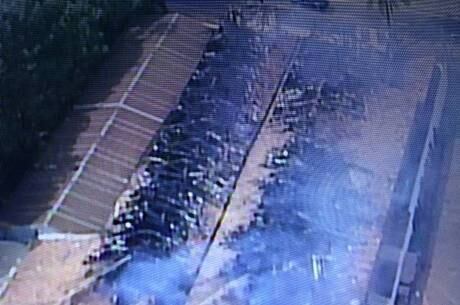 Fogo destruiu móveis e aparelhos eletrônicos do local