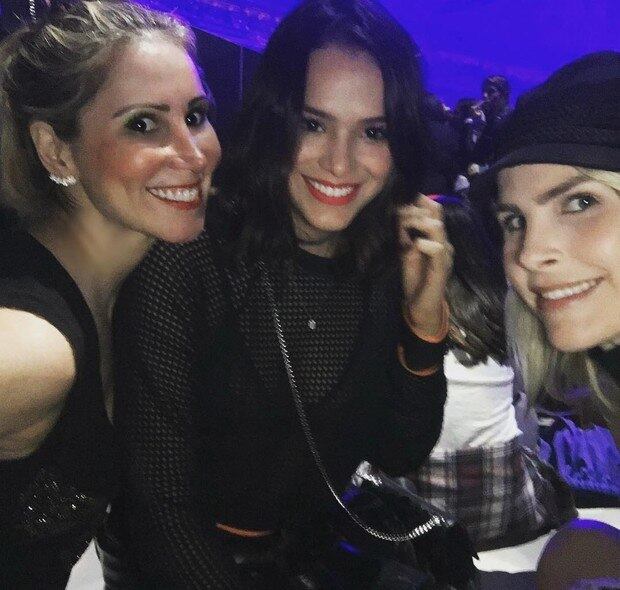 10. Barcelona, sempre Barcelona
Sabe-se que Bruna Marquezine viajou recentemente duas vezes para Barcelona, na Espanha, cidade onde vive Neymar. Na última terça-feira (22), a atriz se juntou a duas amigas para assistir a um show de Justin Bieber em terras europeias
