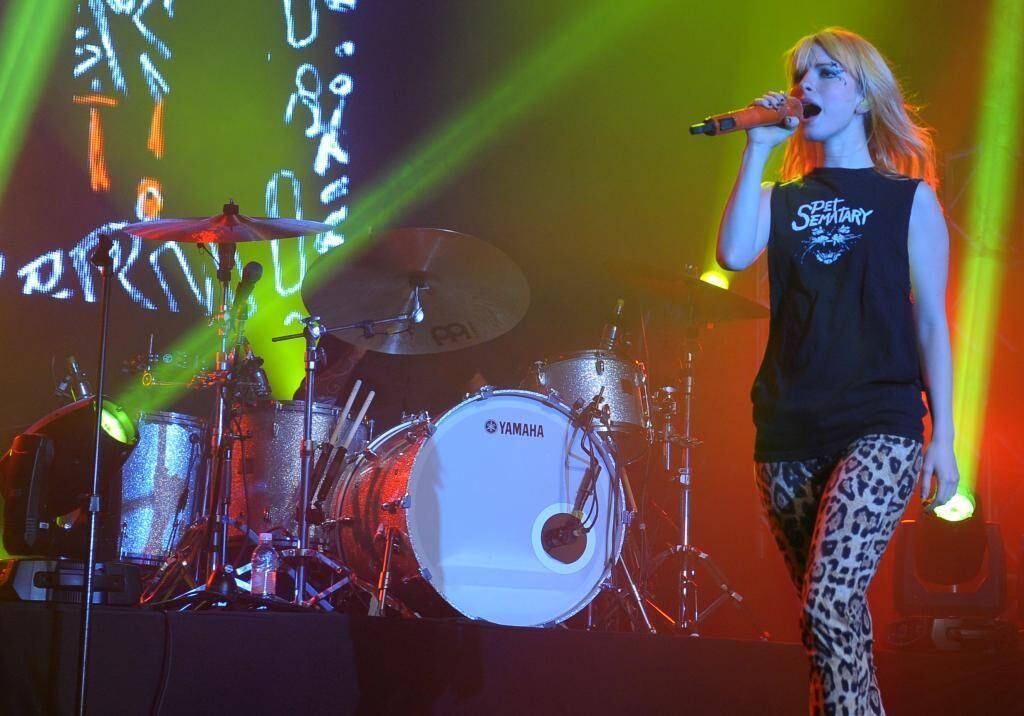 Agosto
Em agosto, várias atrações para o público teen tomaram conta. O Paramore fez sete shows no país, sendo cinco nos últimos dias de julho e dois nos primeiros dias de agosto. O mês ainda teve dois festivais para os jovens. O Z Festival trouxe as boy bands Emblem3 e Boyce Avenue, enquanto o Mundo Show Festival trouxe a britânica Cher Lloyd