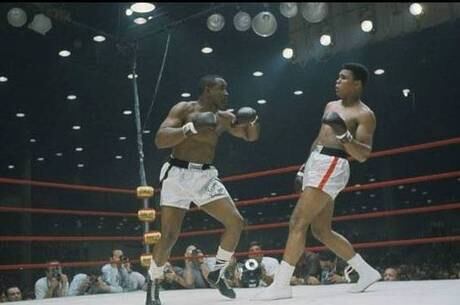 1964: Sonny Liston foi superado pelo mais jovem Muhammad Ali