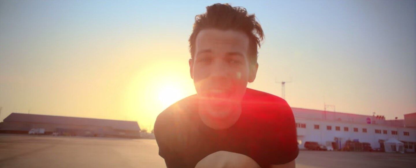 11) Quando a gente ficou na dúvida se esse brilho era do sol ou de uma miragem linda chamada Louis