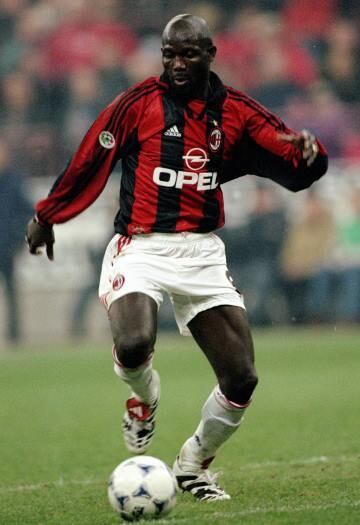 Como não poderia deixar de ser, Ali Dia não apareceu mais no clube para
treinar, e por lá nunca mais foi visto. O treinador foi cobrar
explicações de Weah. Como não sabia do que se tratava, a estrela mundial
se assustou. O atleta ex-Milan nunca o havia telefonado e nem sabia
quem era o senegalês. O suposto Weah, na verdade, era que um colega de
Dia na Universidade de Northlumbria, onde o "atleta" estudava

Veja também: Michel Bastos vacila de novo e leva dura no São Paulo

