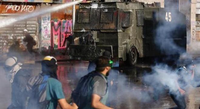 Os protestos fizeram a aprovação do governo cair