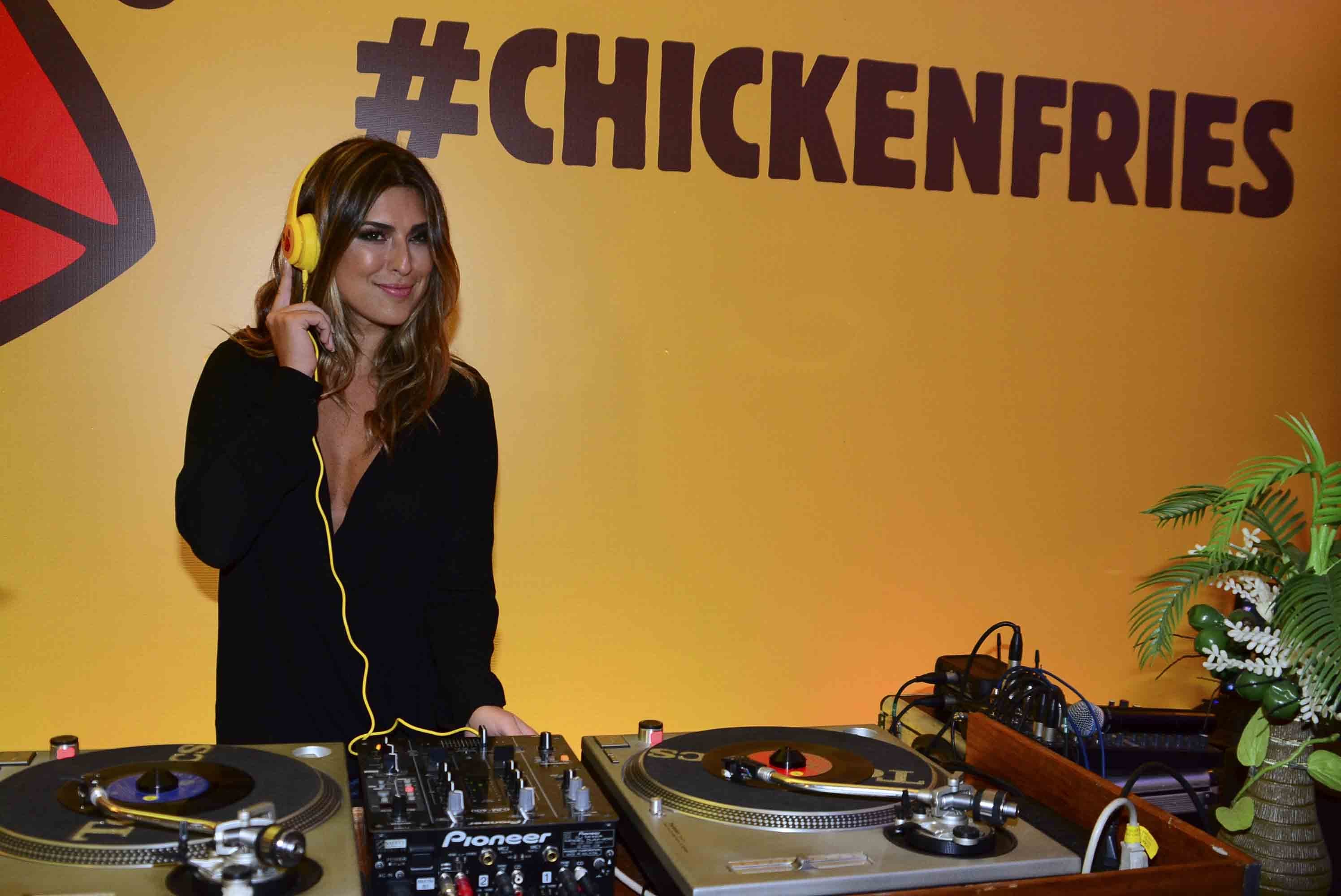 Fernanda Paes Leme fez charminho nas picapes