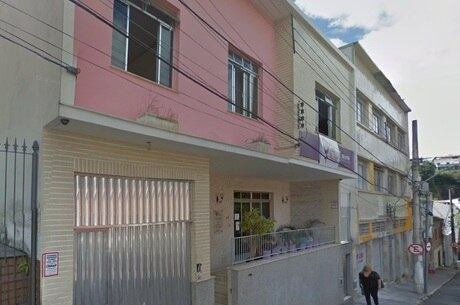 A Polícia Civil de Juiz Fora, cidade localizada na chamada Zona da Mata de Minas Gerais, apura o estupro coletivo contra uma menina de 13 anos. O caso foi registrado no último fim de semana e pelo menos 10 pessoas teriam participado do crime, que foi filmado e teve imagens divulgadas em uma rede social