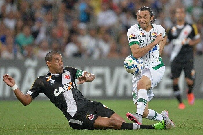 Rodrigo teve noite de herói e vilão nesta quinta-feira no Maracanã