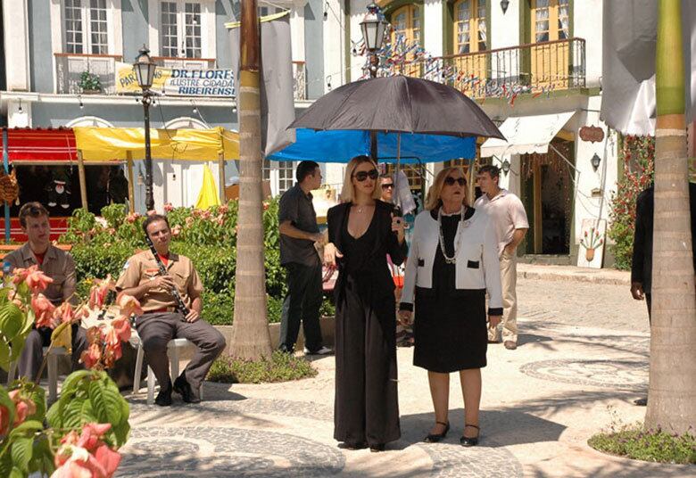 De volta a Ribeirão do Tempo, Eleonora Durrel tem revelações importantes sobre seu passado a fazer
