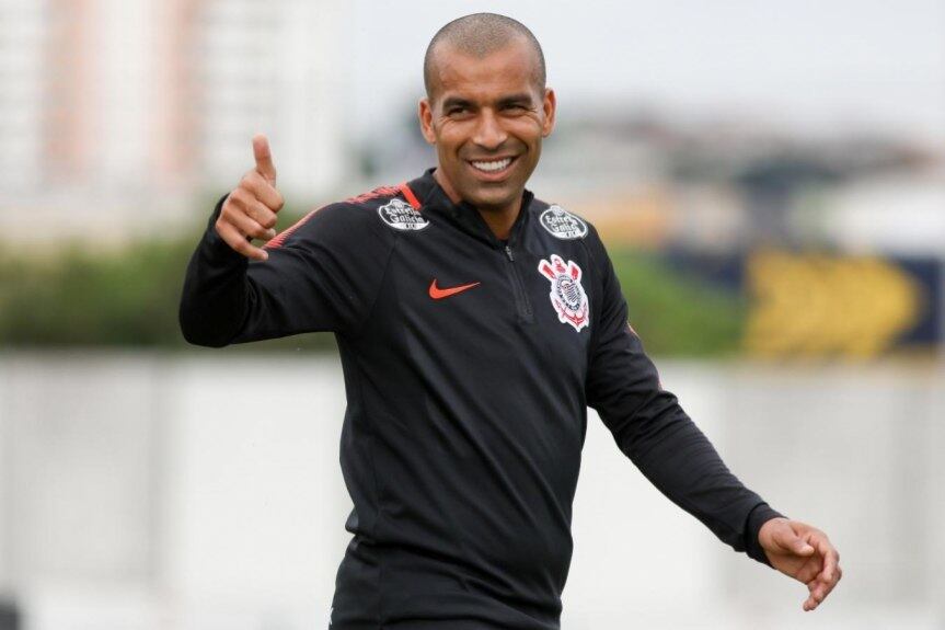 Após renovar com o Corinthians, Emerson Sheik anunciou aposentadoria no fim do ano. Atacante de 39 anos de idade acertou um novo vínculo com o Timão até dezembro. Ele fez o an