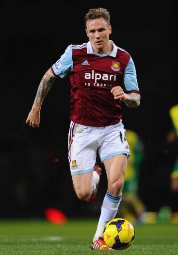 Matty Taylor em ação pelo West Ham