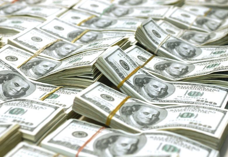 Ontem, o dólar registrou a maior queda em um mês