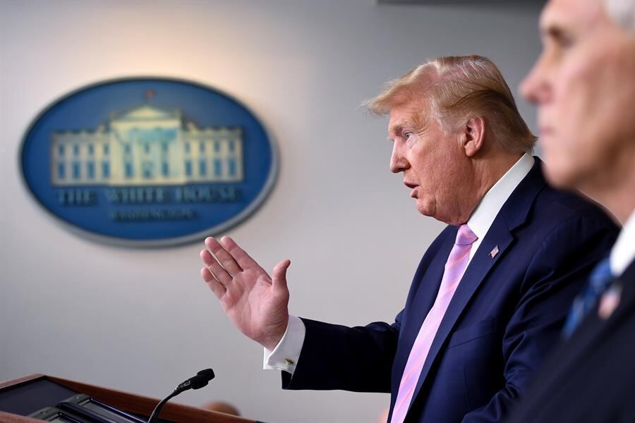 Trump diz que irá ouvir os médicos para definir a retomada da economia
