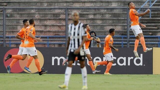 O Atlético, perdido, sofreu muito para empatar com o venezuelano La Guaira